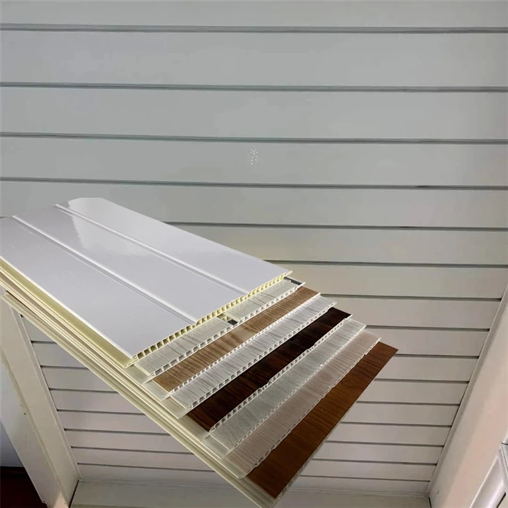 Ban công PVC trần